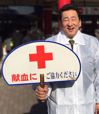 川崎大師駅前にて